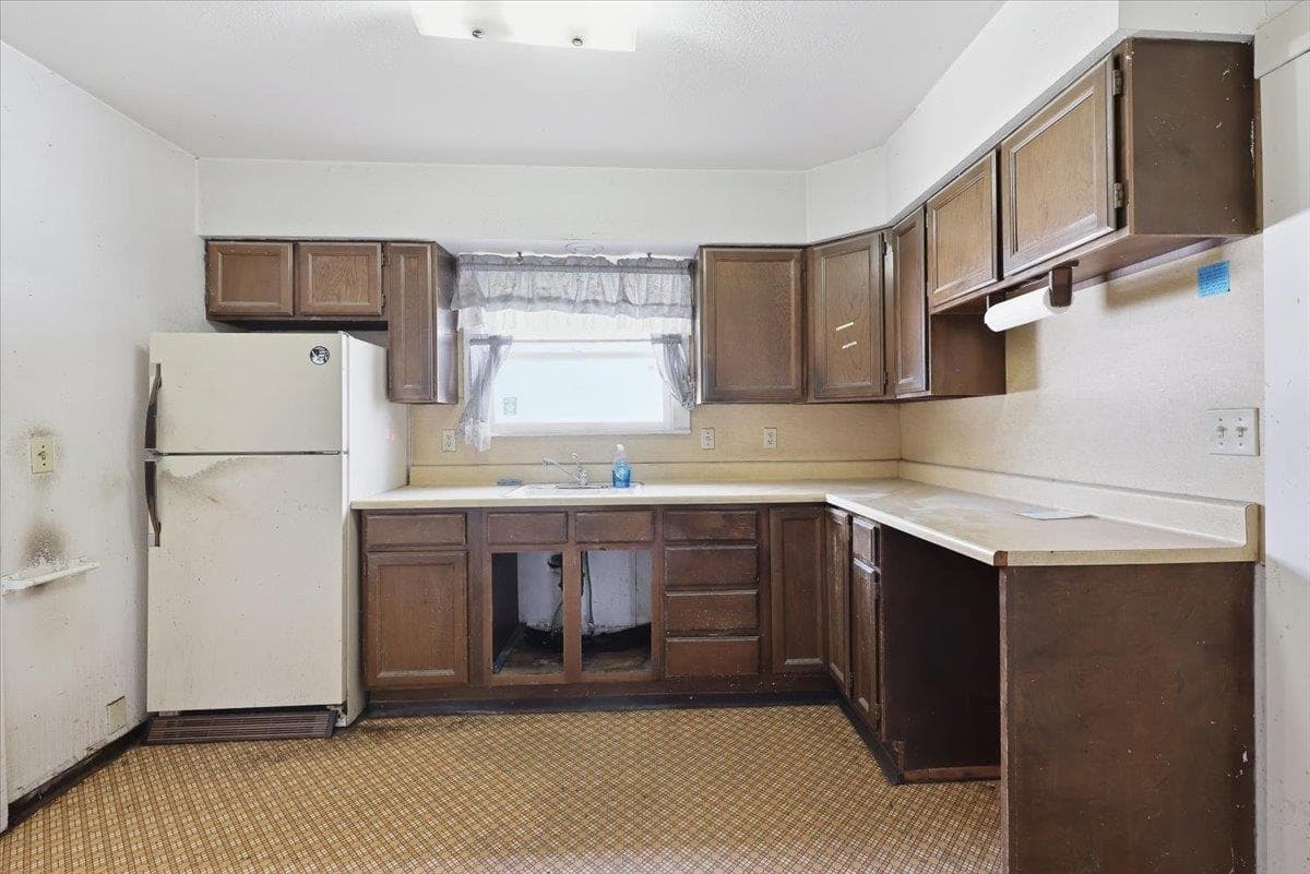 2433 E Central Ave - Photo 5