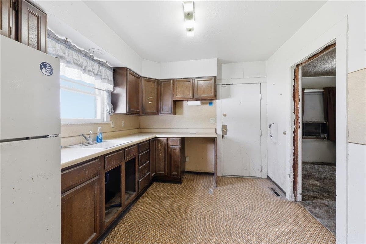 2433 E Central Ave - Photo 6