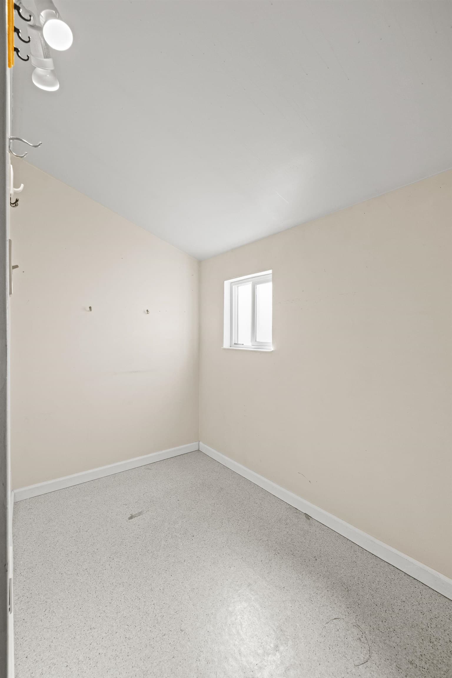 614 E 2nd St - Photo 13