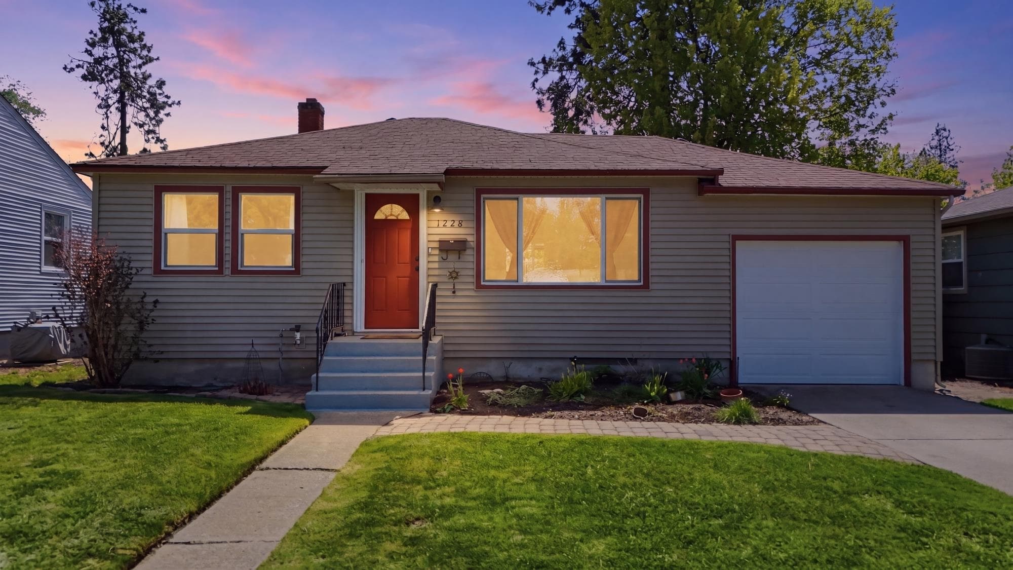 1228 E 40th Ave - Photo 1