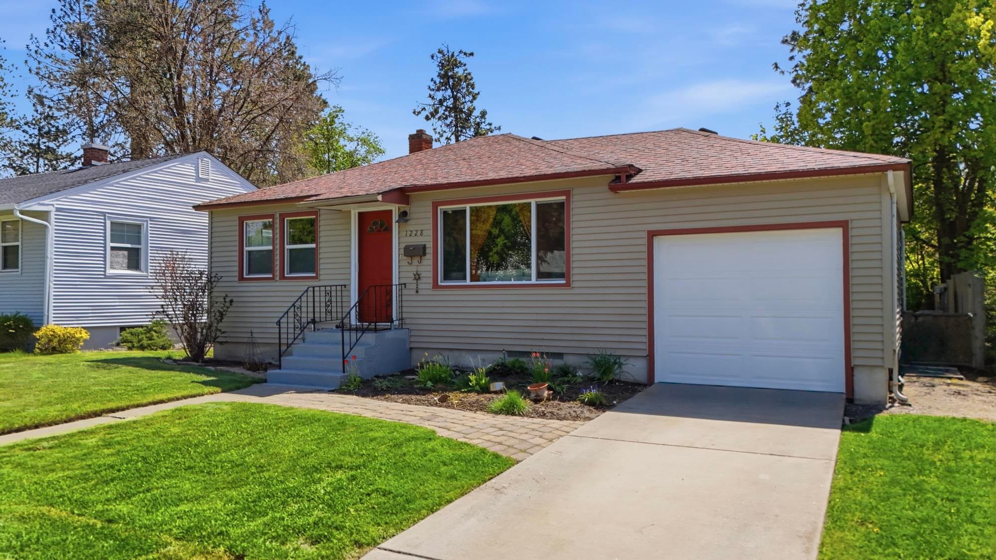 1228 E 40th Ave - Photo 3